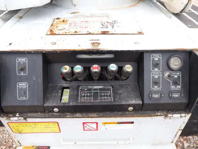 いすゞ エルフ PB-NKR81AN(2WD)の写真31