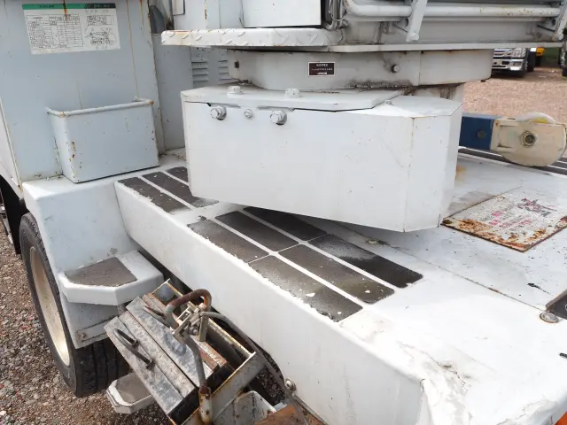 いすゞ エルフ PB-NKR81AN(2WD)の写真33