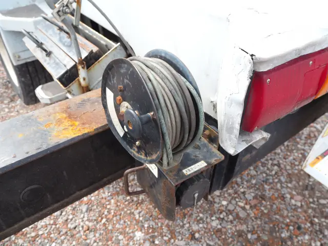 いすゞ エルフ PB-NKR81AN(2WD)の写真34