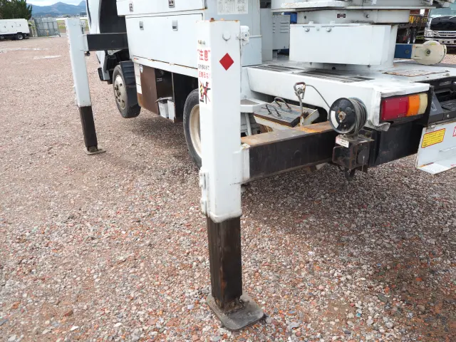 いすゞ エルフ PB-NKR81AN(2WD)の写真35