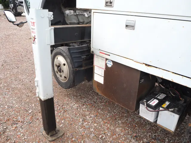 いすゞ エルフ PB-NKR81AN(2WD)の写真40