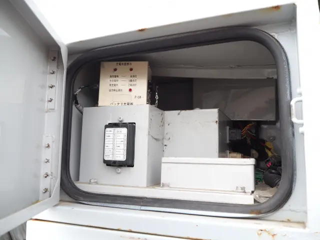 いすゞ エルフ PB-NKR81AN(2WD)の写真41