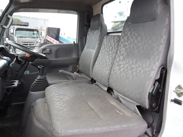 いすゞ エルフ PB-NKR81AN(2WD)の写真45