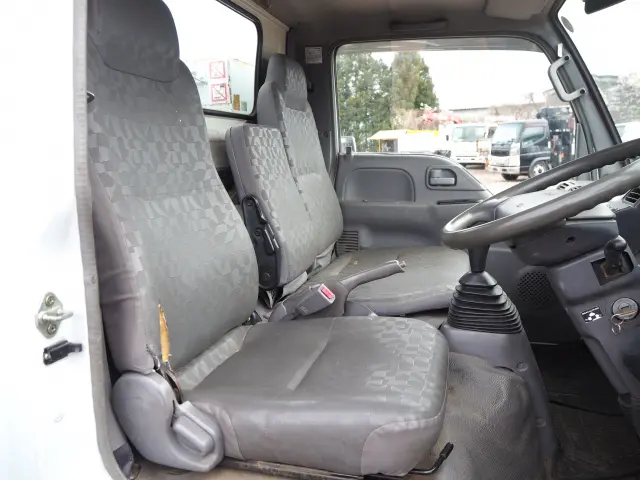 いすゞ エルフ PB-NKR81AN(2WD)の写真46