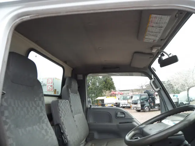 いすゞ エルフ PB-NKR81AN(2WD)の写真47