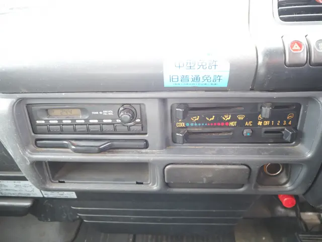 いすゞ エルフ PB-NKR81AN(2WD)の写真48