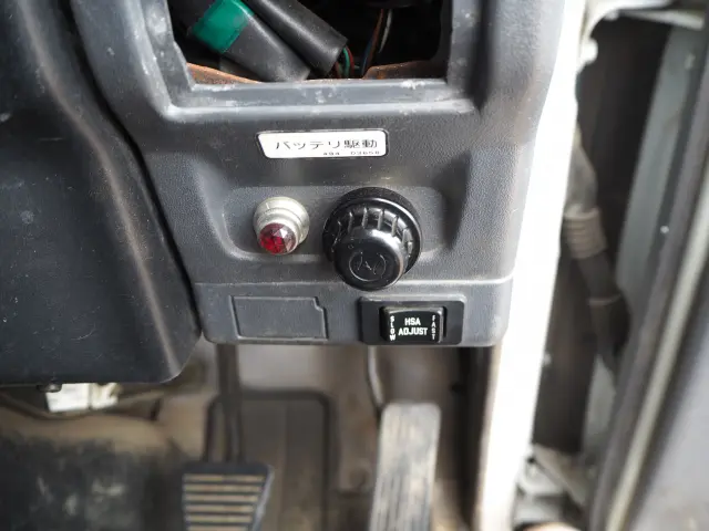 いすゞ エルフ PB-NKR81AN(2WD)の写真49