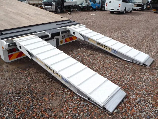 いすゞ フォワード QKG-FVZ34U2(6x4)の写真23