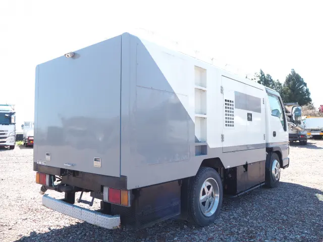 いすゞ エルフ PB-NKR81AN(2WD)の写真5