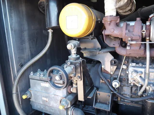 いすゞ エルフ PB-NKR81AN(2WD)の写真13