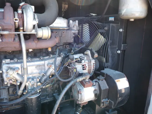 いすゞ エルフ PB-NKR81AN(2WD)の写真14