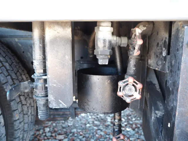 いすゞ エルフ PB-NKR81AN(2WD)の写真18