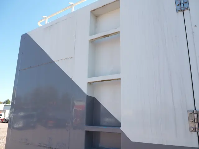 いすゞ エルフ PB-NKR81AN(2WD)の写真22