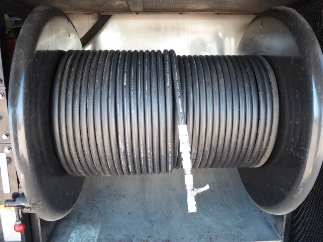 いすゞ エルフ PB-NKR81AN(2WD)の写真24