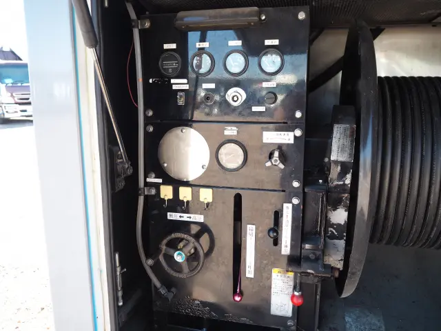 いすゞ エルフ PB-NKR81AN(2WD)の写真25