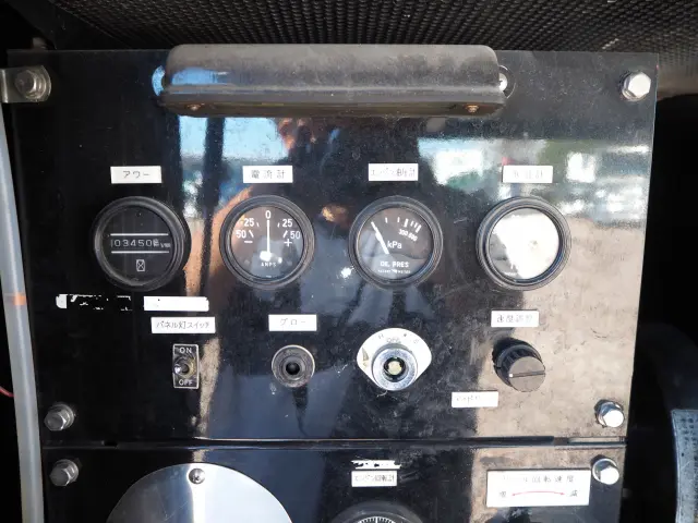 いすゞ エルフ PB-NKR81AN(2WD)の写真27