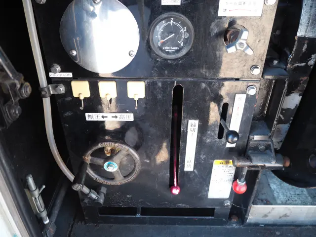 いすゞ エルフ PB-NKR81AN(2WD)の写真28