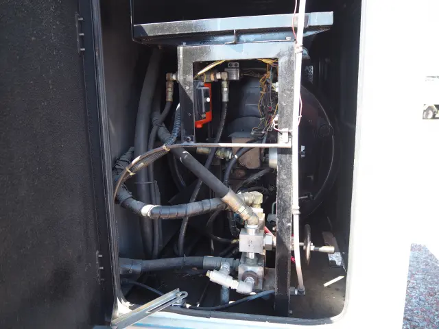 いすゞ エルフ PB-NKR81AN(2WD)の写真30