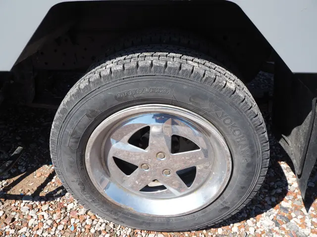 いすゞ エルフ PB-NKR81AN(2WD)の写真32