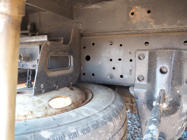 いすゞ エルフ PB-NKR81AN(2WD)の写真36