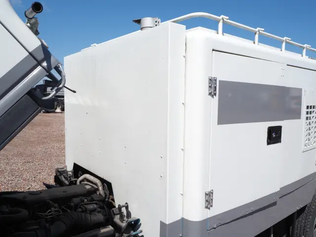 いすゞ エルフ PB-NKR81AN(2WD)の写真43