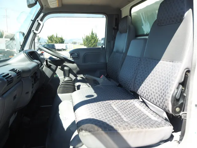 いすゞ エルフ PB-NKR81AN(2WD)の写真45