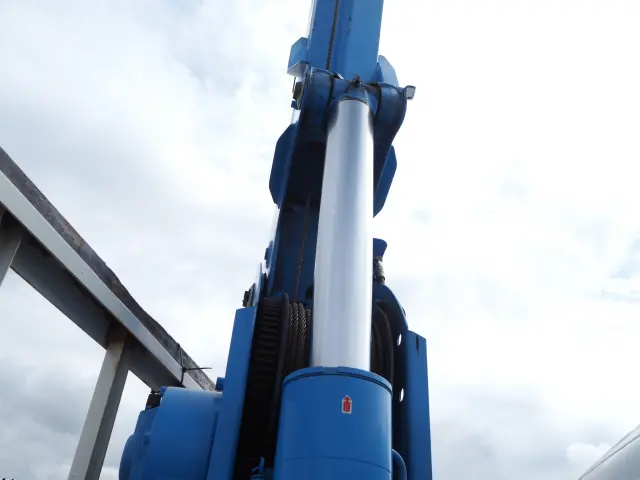 いすゞ エルフ 4HK1(2WD)の写真12