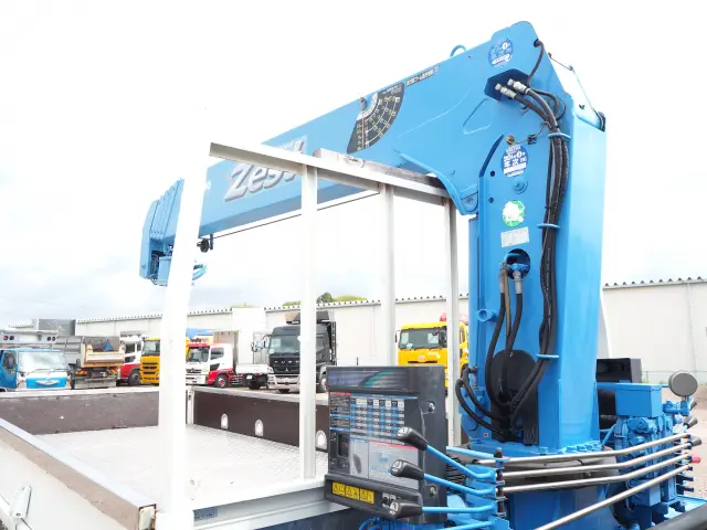 いすゞ エルフ 4HK1(2WD)の写真17