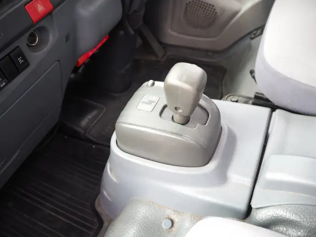 いすゞ エルフ 4HK1(2WD)の写真40