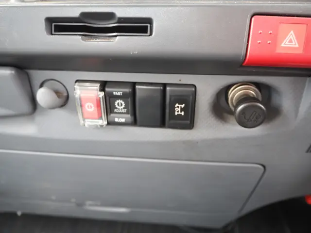 いすゞ エルフ 4HK1(2WD)の写真46