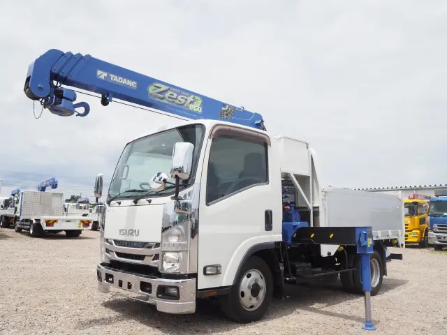 いすゞ エルフ TKG-NMS85AN(4WD)の写真1