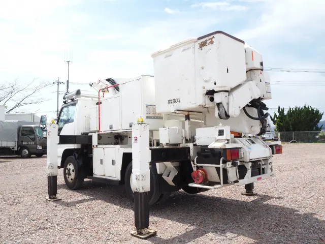 いすゞ エルフ BKG-NKR85AN(2WD)の写真3