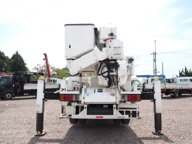 いすゞ エルフ BKG-NKR85AN(2WD)の写真4