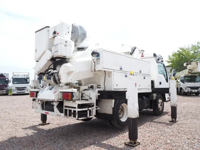 いすゞ エルフ BKG-NKR85AN(2WD)の写真5