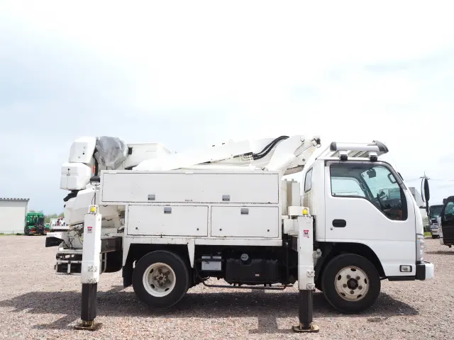 いすゞ エルフ BKG-NKR85AN(2WD)の写真6