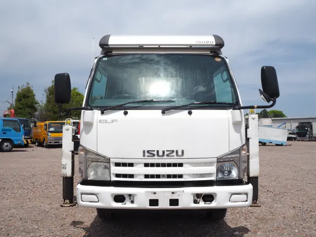 いすゞ エルフ BKG-NKR85AN(2WD)の写真8