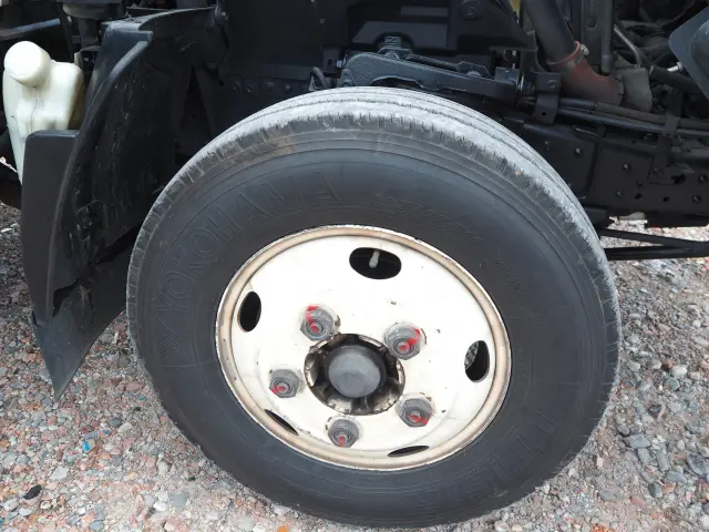 いすゞ エルフ BKG-NKR85AN(2WD)の写真15