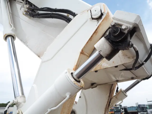 いすゞ エルフ BKG-NKR85AN(2WD)の写真16