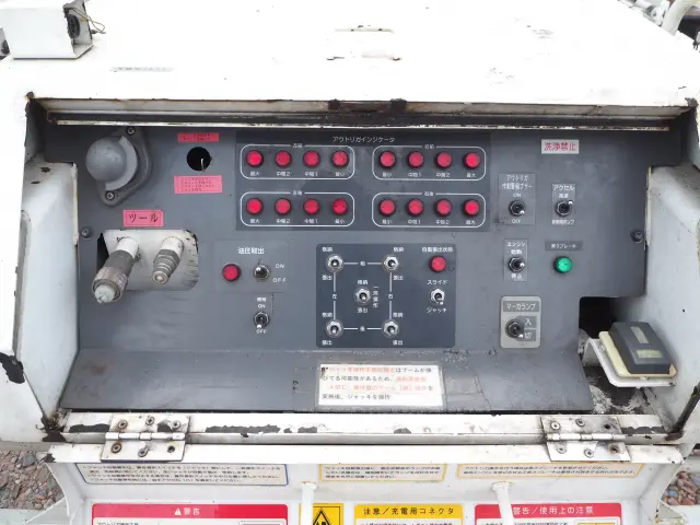 いすゞ エルフ BKG-NKR85AN(2WD)の写真23