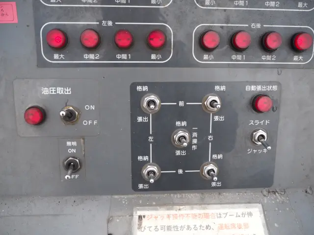 いすゞ エルフ BKG-NKR85AN(2WD)の写真24