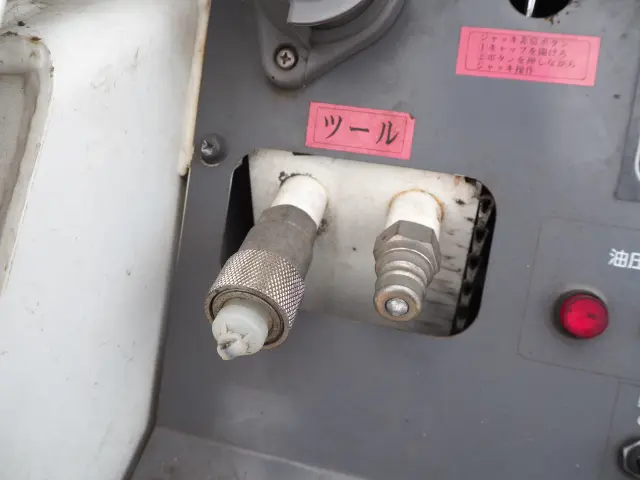 いすゞ エルフ BKG-NKR85AN(2WD)の写真25