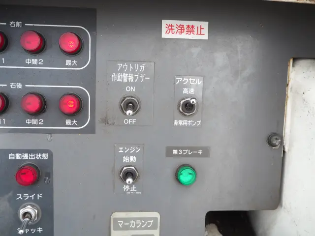 いすゞ エルフ BKG-NKR85AN(2WD)の写真26