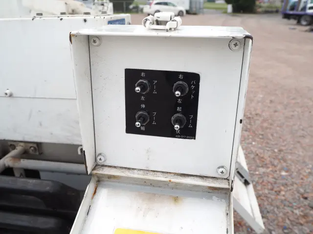 いすゞ エルフ BKG-NKR85AN(2WD)の写真27