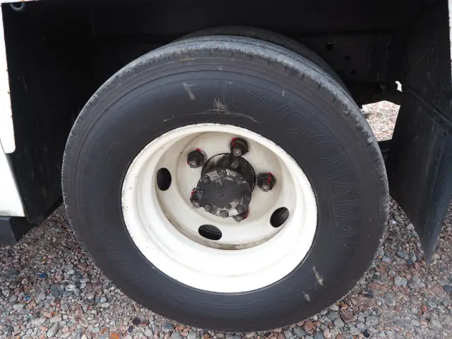 いすゞ エルフ BKG-NKR85AN(2WD)の写真28