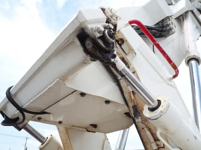 いすゞ エルフ BKG-NKR85AN(2WD)の写真33