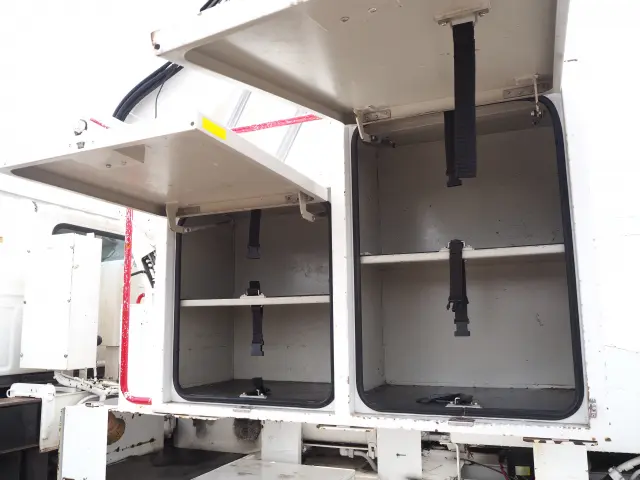 いすゞ エルフ BKG-NKR85AN(2WD)の写真34