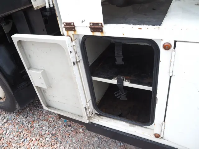 いすゞ エルフ BKG-NKR85AN(2WD)の写真35