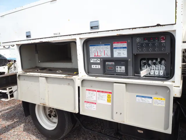 いすゞ エルフ BKG-NKR85AN(2WD)の写真36