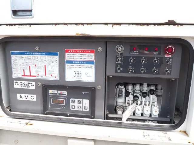 いすゞ エルフ BKG-NKR85AN(2WD)の写真37