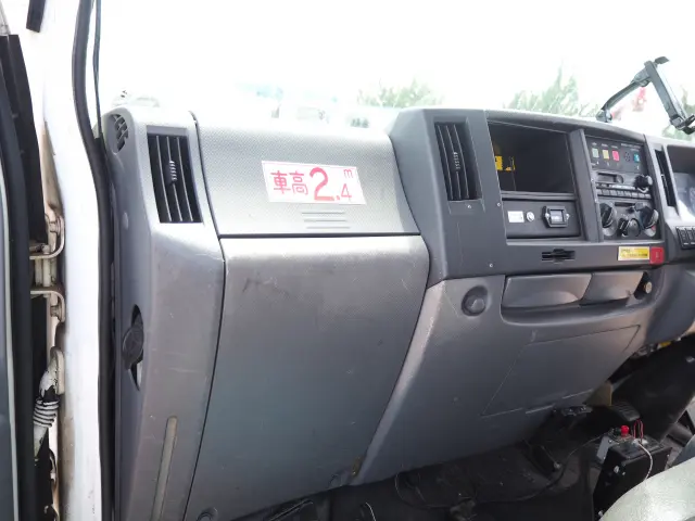 いすゞ エルフ BKG-NKR85AN(2WD)の写真39